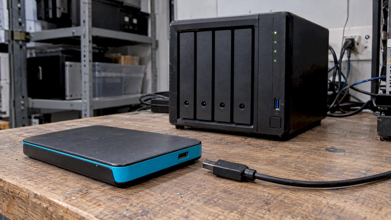 3-2-1 Backup Rule for Home Users and SMBs: Add an Offline Copy